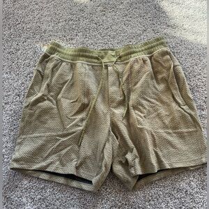 Luluemon ease the day shorts  XL